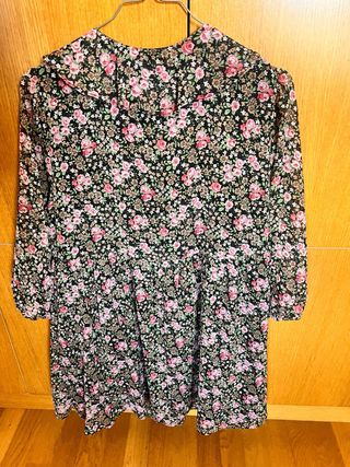 Vestido Zara floral negro y rosa