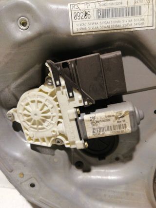 ELEVALUNAS TRASERO IZQUIERDO SEAT LEON (1M1)