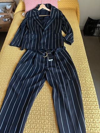 Traje Ralph Lauren rayas. 
