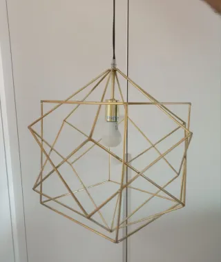 Lámpara colgante geométrica dorada