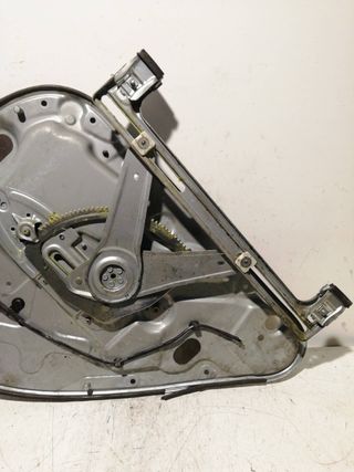 ELEVALUNAS TRASERO IZQUIERDO FORD FOCUS BERLINA (CAK)