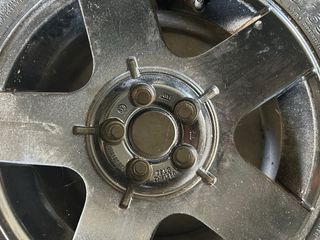 neumáticos de coche deportivo 