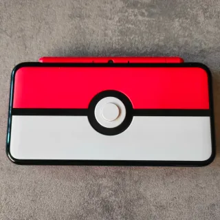 New Nintendo 2DS XL Pokeball Edition