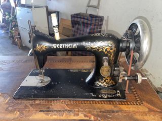 Máquina de coser antigua Wertheim