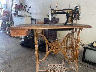 Máquina de coser antigua Wertheim