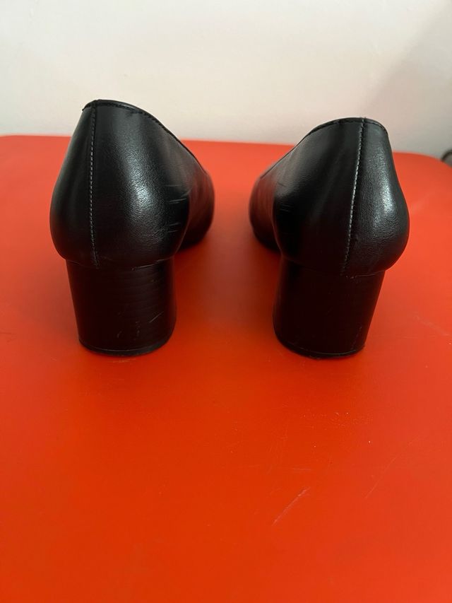 Zapatos de tacón negros talla 35