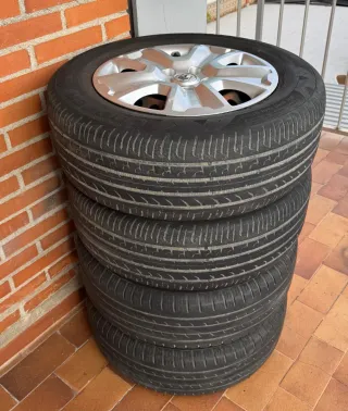 Neumáticos Renault Kadjar con tapacubos