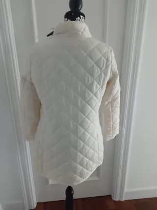 Chaqueta acolchada color crema