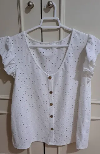 Blusa blanca con botones