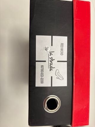 Zapato de tacón rojo La Strada