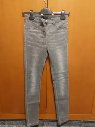Pantalón vaquero gris Kiabi