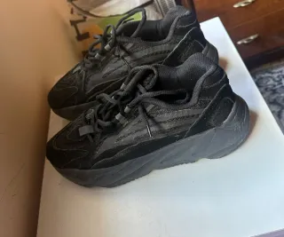 Adidas Yeezy 700 Negro