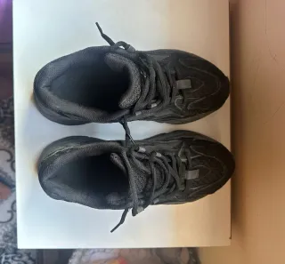 Adidas Yeezy 700 Negro