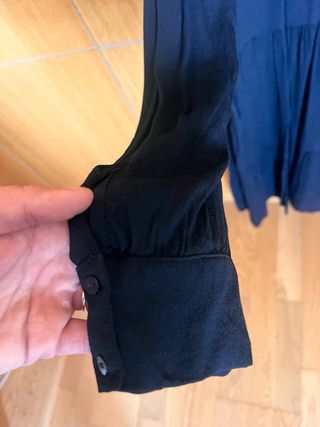 Vestido negro con volantes