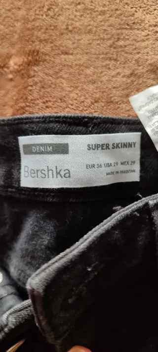 Pantalón vaquero niño negro desgastado superskinny