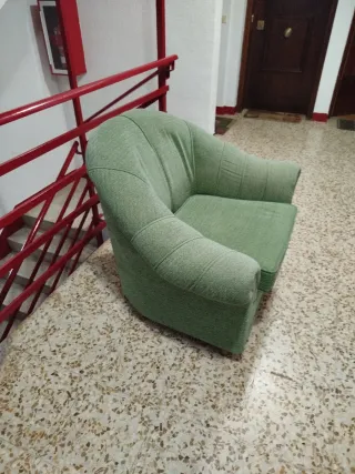 Sillón de tela verde