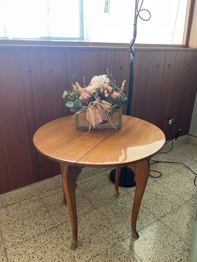 Mesita auxiliar madera clásica