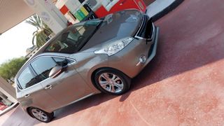 Peugeot 208 2015