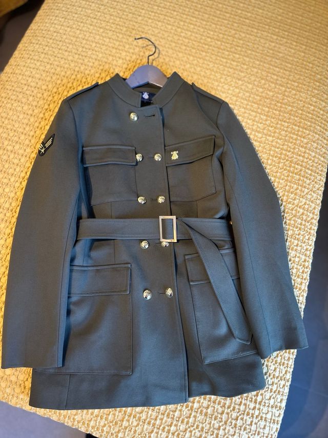 Chaqueta militar verde oliva de la marca El Capote