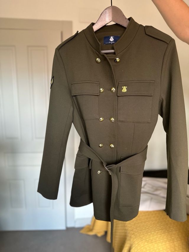Chaqueta militar verde oliva de la marca El Capote