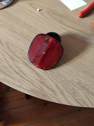 Bicicleta azul de montaña con muy poco uso