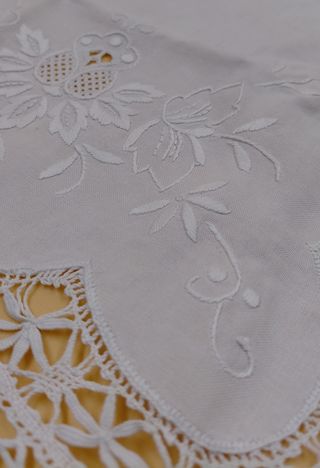 Striscia runner cotone ricamato a mano