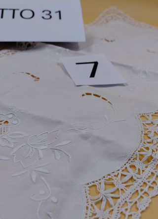 Striscia runner cotone ricamato a mano