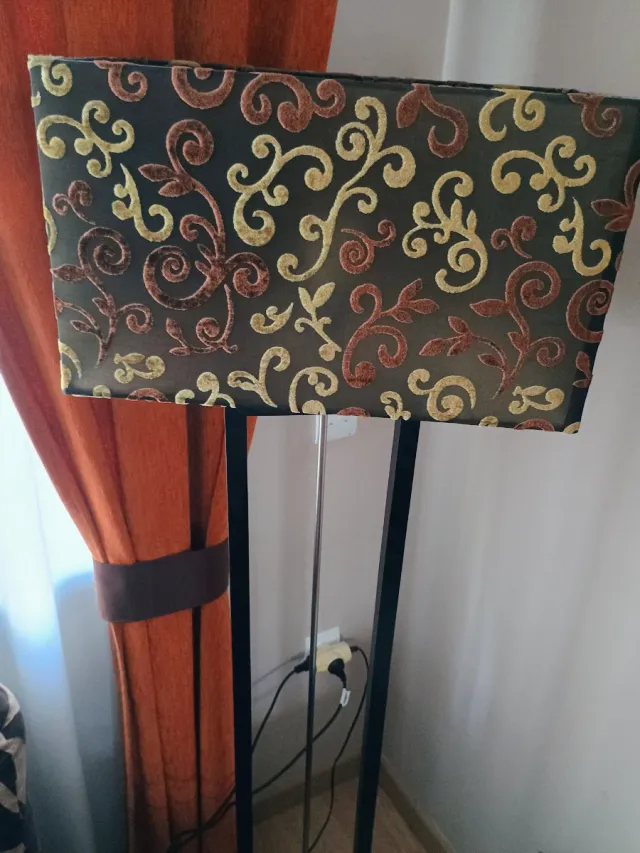 Lámpara de pie moderna