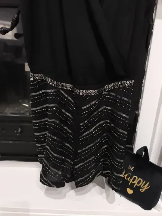 Vestido negro con detalles plateados