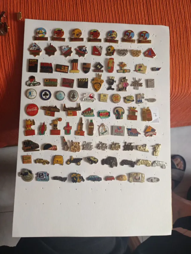 Lote 90 pines coleccionables