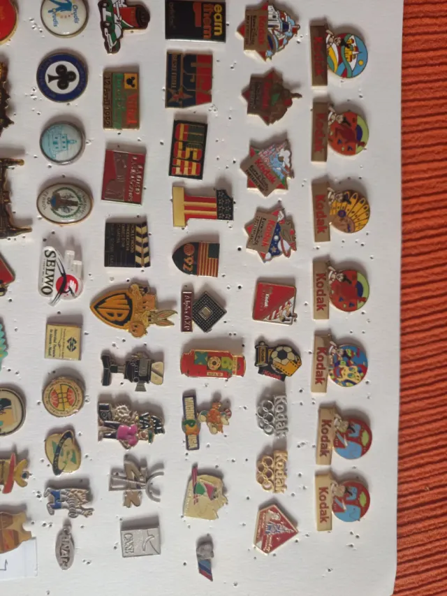 Lote 90 pines coleccionables