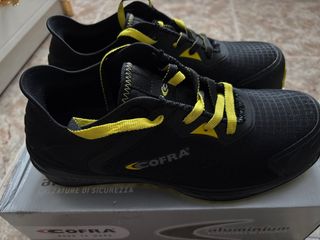 Zapatos de seguridad Cofra negros y amarillos