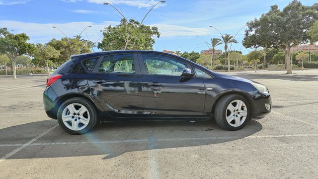 Opel Astra 2011