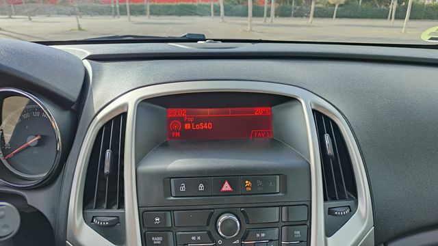 Opel Astra 2011
