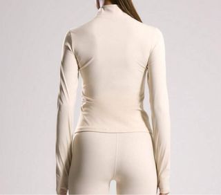 Chaqueta deportiva ajustada beige