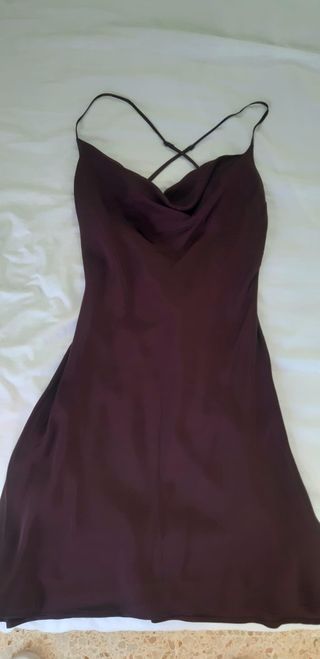 Vestido corto con espalda al aire. De H&M. Nuevo s