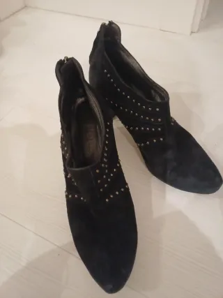 Botines tacón negros tachuelas