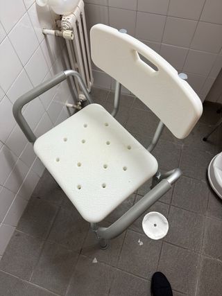 Silla de ducha ortopédica. Nueva, a estrenar.