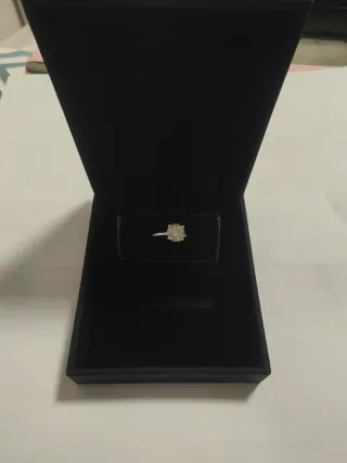 Anillo de compromiso con diamante 