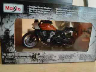 Harley Pan America 1/18 Maisto