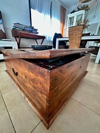 Mesa de centro de madera con almacenaje