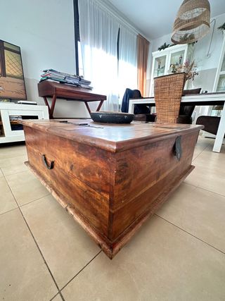 Mesa de centro de madera con almacenaje