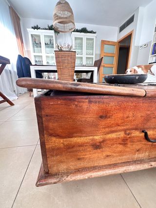 Mesa de centro de madera con almacenaje