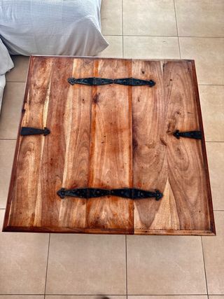 Mesa de centro de madera con almacenaje