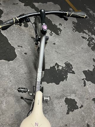 Bicicleta Mujer B'Twin Gris
necesita puesta apunto