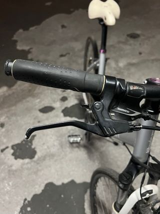 Bicicleta Mujer B'Twin Gris
necesita puesta apunto