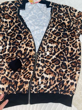 Chaqueta bomber estampado leopardo