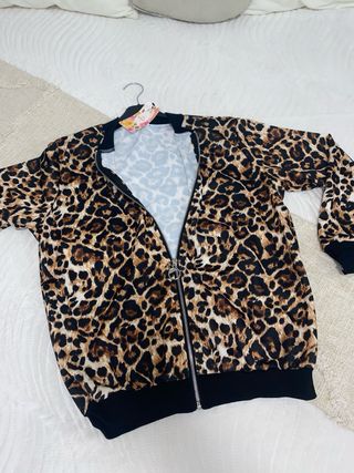 Chaqueta bomber estampado leopardo