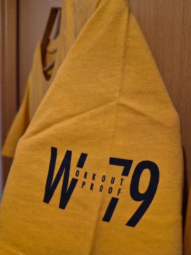 Camiseta Reebok Amarilla