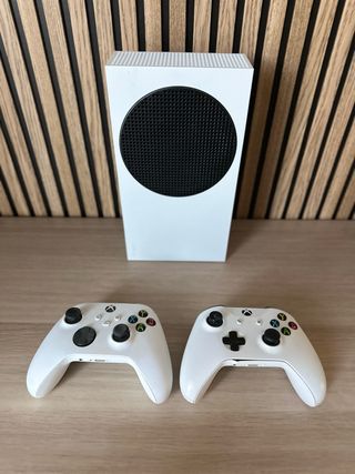 Xbox Series S White + 2 controller